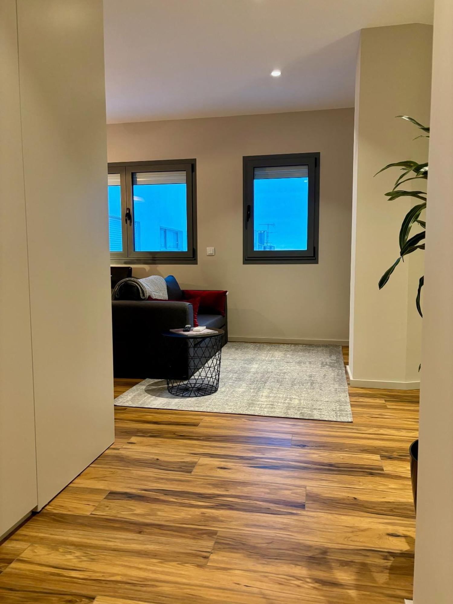 Three Little Birds -redbird Apartment