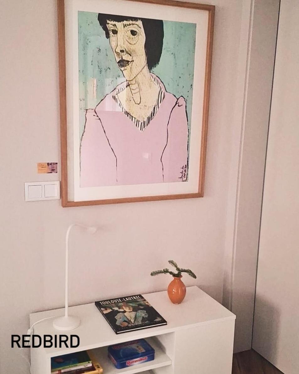 Three Little Birds -redbird Apartment
